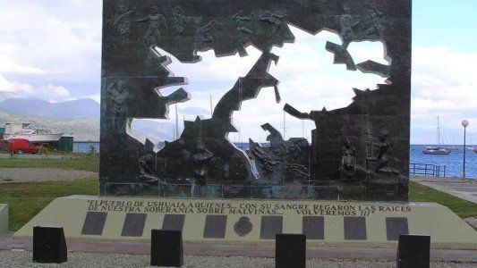 Di Lello imputó a Macri, Dietrich, Lopetegui, Faurie y Aranguren por el vuelo a Malvinas desde Brasil