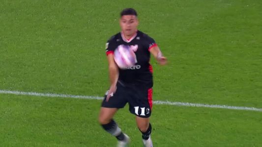 ¿Fue mano? El polémico gol de Rodríguez para Instituto ante River