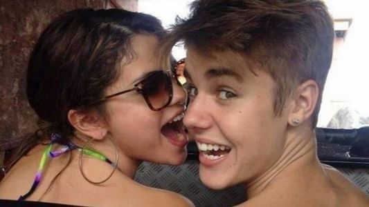 Justin Bieber extraña a Selena Gomez en su cama