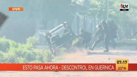 Imágenes sensibles | Manifestantes hicieron volcar un cuatriciclo en el desalojo de Guernica