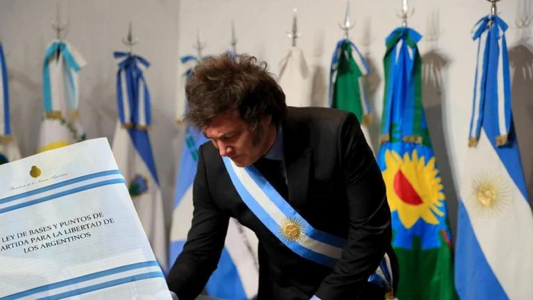 Privatizaciones: el Gobierno empieza con 4 empresas energéticas y un nuevo sistema de concesión de obras