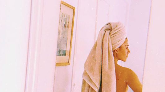 Jimena Barón y el recuerdo de su bisabuela en una imagen hot.... ¡Con el cuadro como protagonista!