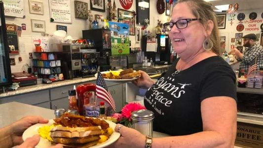 Increíble: un misterioso cliente comió dos panchos y dejó 16 mil dólares de propina