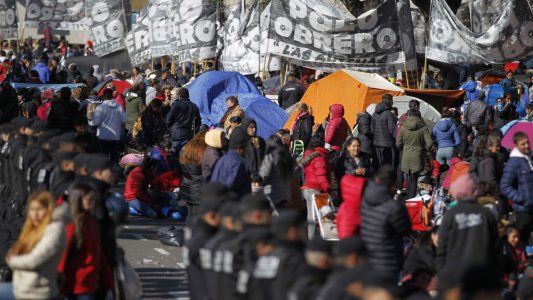 Acampe: las agrupaciones aseguran que no hay diálogo con Stanley y que la protesta continúa
