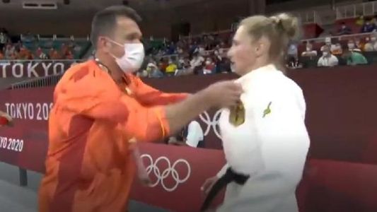 Juegos Olímpicos: El particular aliento de un entrenador alemán de judo que generó revuelo en las redes