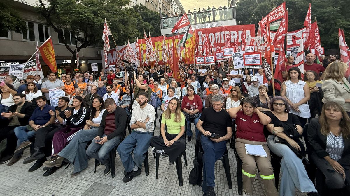 Biasi apuntó contra Santoro en el cierre de la campaña del FIT-U. (Foto: prensa FIT-U).