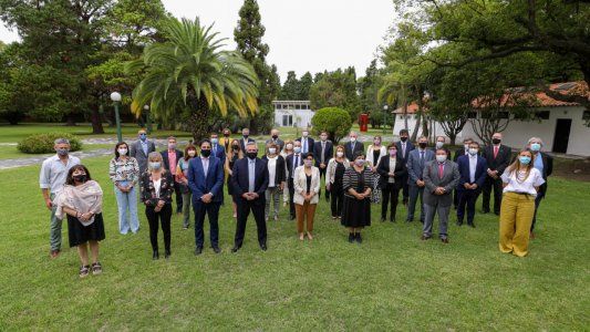 El Gobierno prometió garantizar la presencialidad cuidada y cumplir los 180 días de clases en 2021