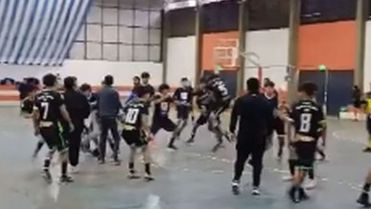 Del gol al caos: un partido de los Juegos Evita terminó en una batalla campal que escandalizó a todos