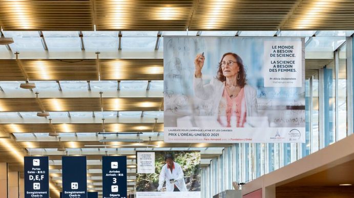 Alicia Dickenstein: ¿quién es la argentina que aparece como imagen principal en los aeropuertos más importantes del mundo?