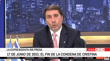 Feinmann pidió no pasar imágenes de la exmandataria en el balcón de San José 1111 (Foto: captura).