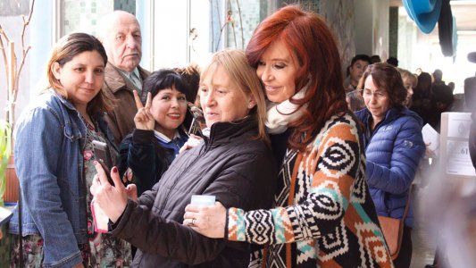 Cristina votó en Río Gallegos y confirmó que viajará a Buenos Aires para esperar los resultados junto a Alberto