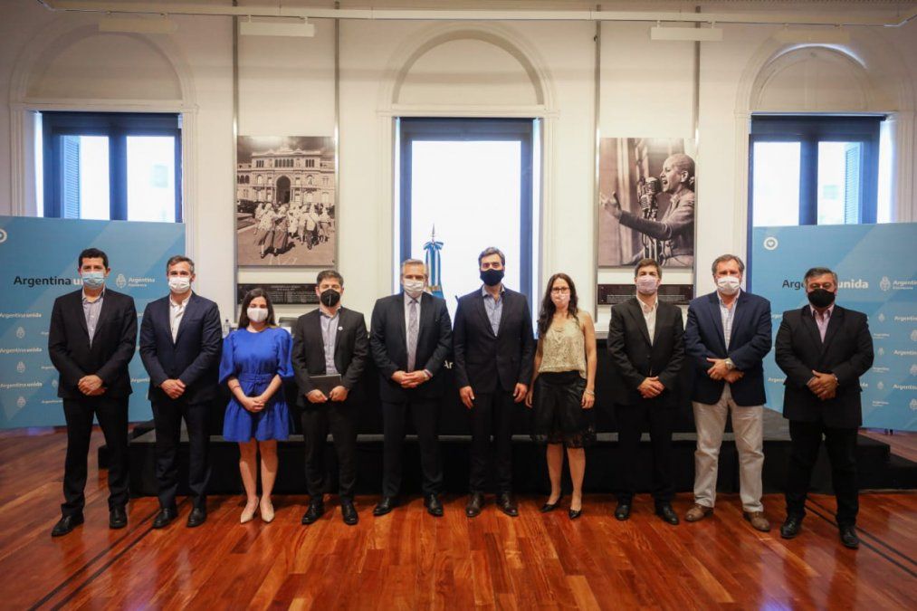 Alberto criticó a Vidal y a Macri por las obras paralizadas y los acusó de endeudarse para financiar la salida de capitales