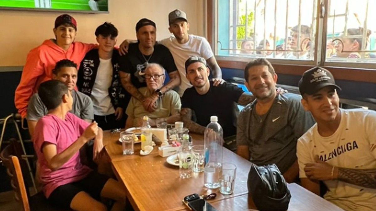 Leandro Paredes almorzó en el club Gimnasia y Esgrima de Villa del Parque.