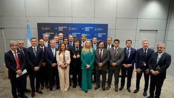 Milei se reunió con los gobernadores que viajaron a París para el Argentina Week