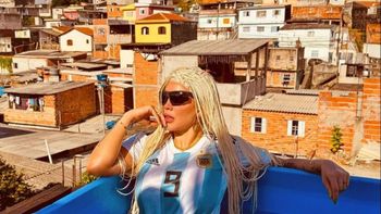 Wanda Nara mostró el backstage de su videoclip con una jugada sesión de fotos en la favela de Brasil