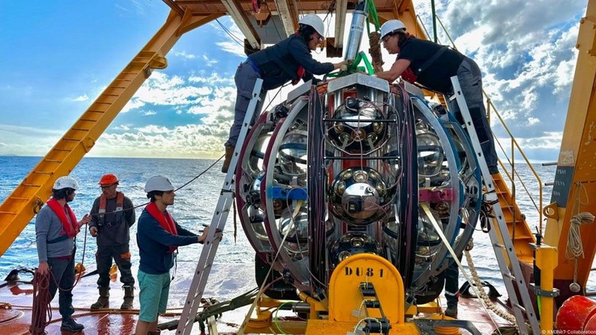 KM3NeT puesto a punto, el laboratorio submarino europeo que comprobó empíricamente a los 