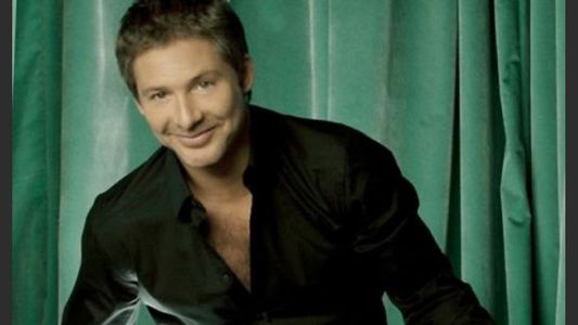 Adrián Suar saludó al elenco de Como el culo