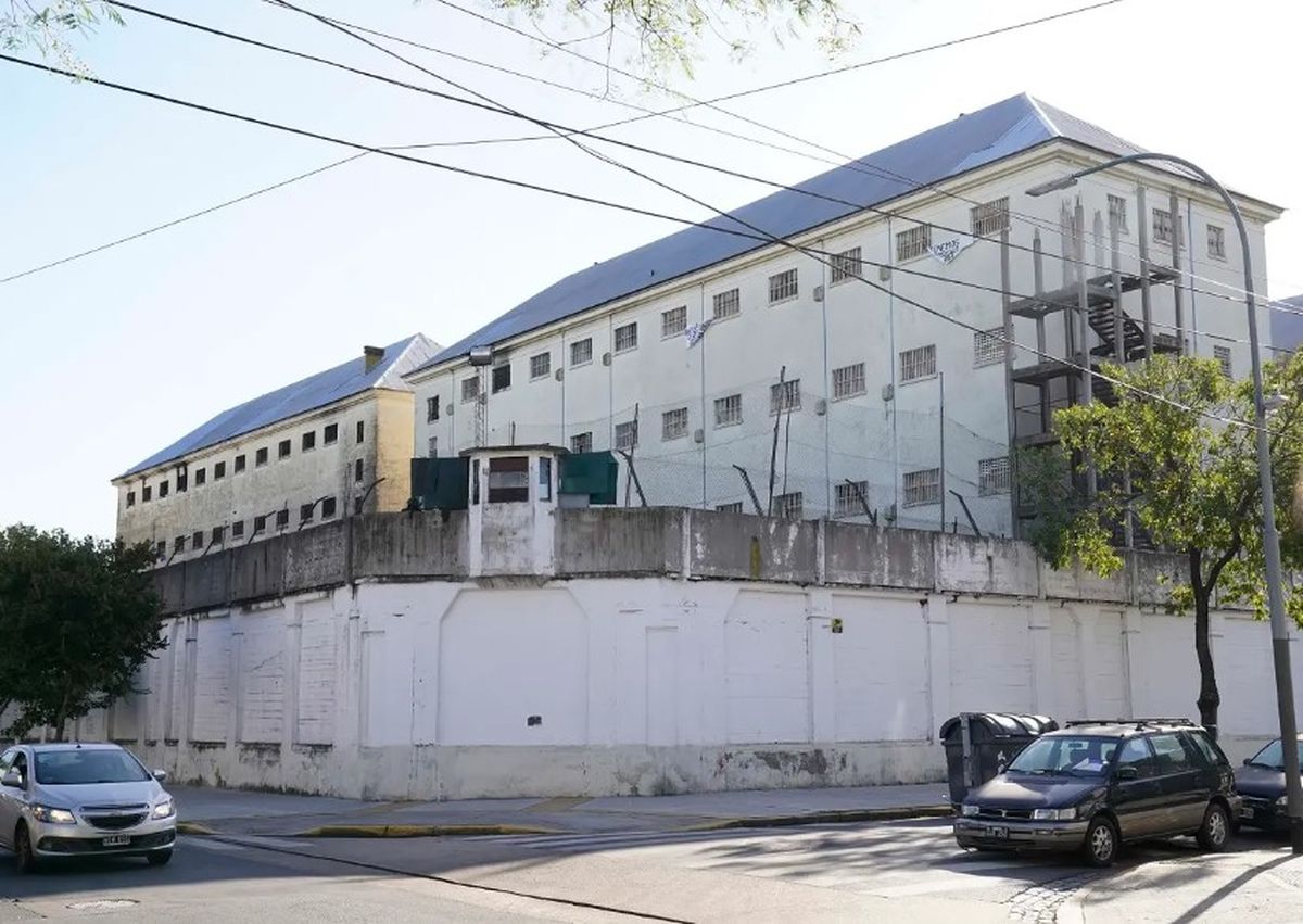 El Gobierno nacional y la Ciudad de Buenos Aires dieron inicio al proceso para trasladar de manera gradual a los internos alojados en la c&aacute;rcel de Devoto. (Foto: archivo)