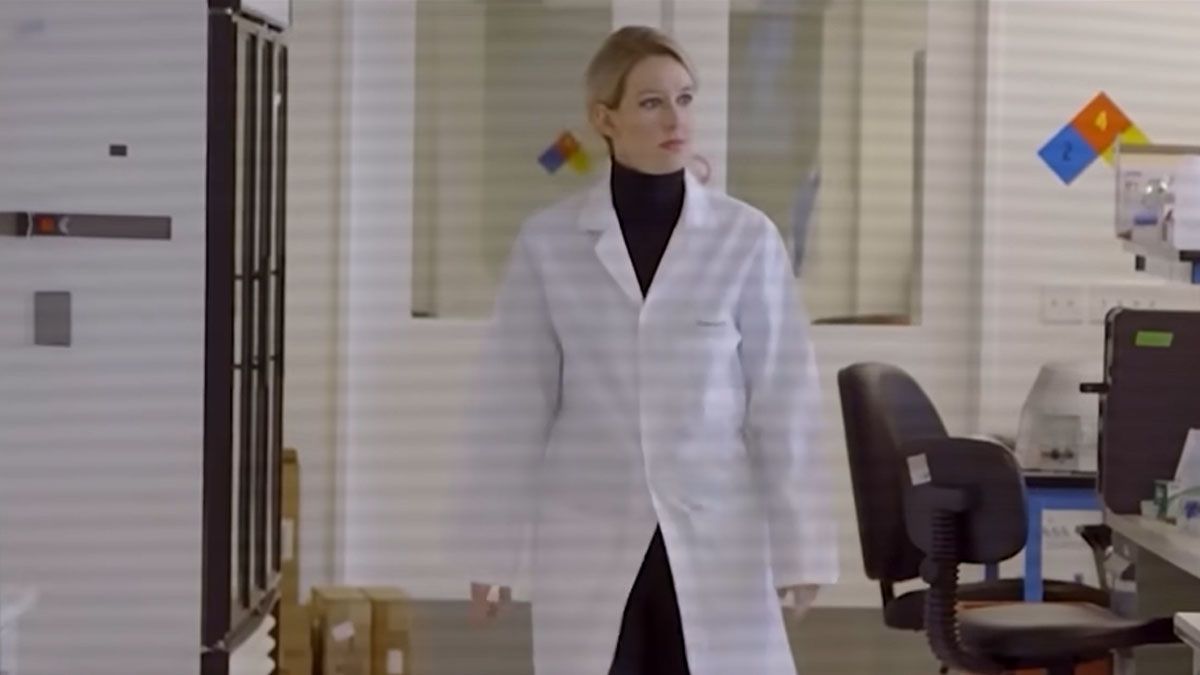 Elizabeth Holmes, a los 19 años fundó su propia empresa para montar una gran estafa. (Foto: Captura de TV)