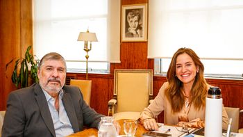 Interna en el Frente de Todos: sugestiva foto de la ministra Victoria Tolosa Paz con senador kirchnerista