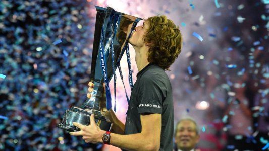 Alexander Zverev le ganó a Djokovic en sets corridos y es el campeón del Masters de Londres