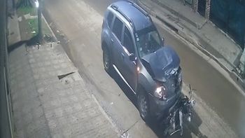 Impactante video: una mujer murió tras ser atropellada y arrastrada por un conductor borracho