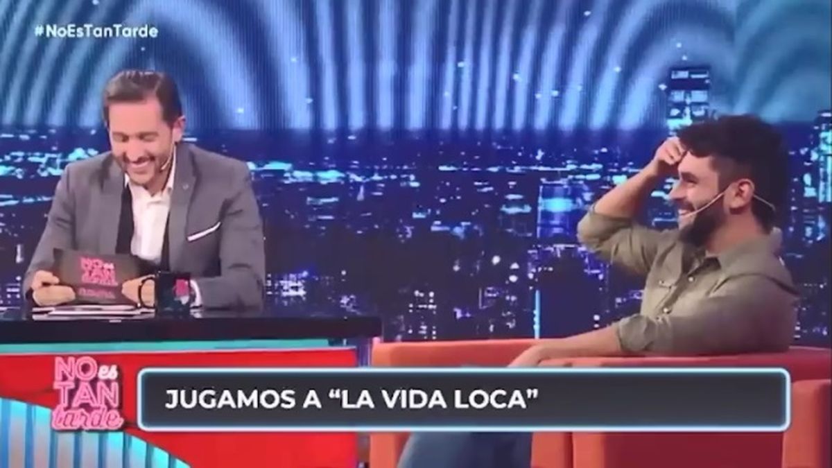 Todos los integrantes de No es tan tarde estallaron de la risa tras escuchar atentamente la propuesta indecente que supo recibir Gonzalo Heredia.&nbsp;