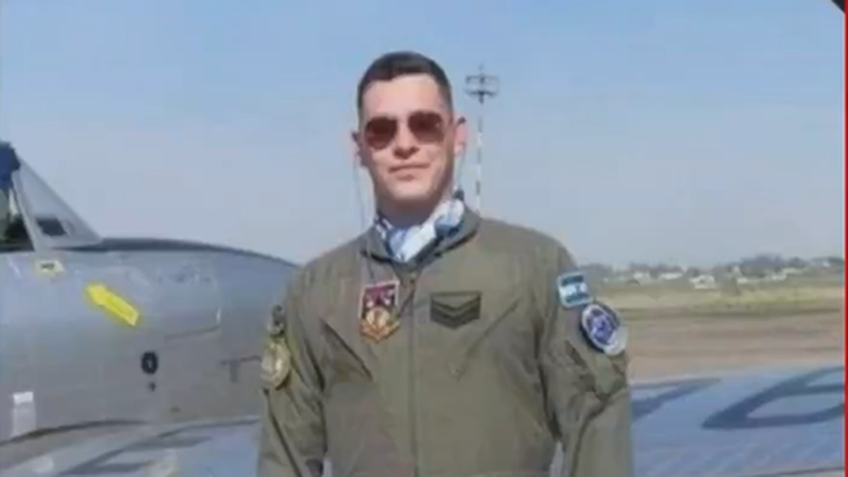 El joven integrante de la Fuerza Aérea Argentina fue encontrado sin vida por dos compañeras. (Foto: captura)