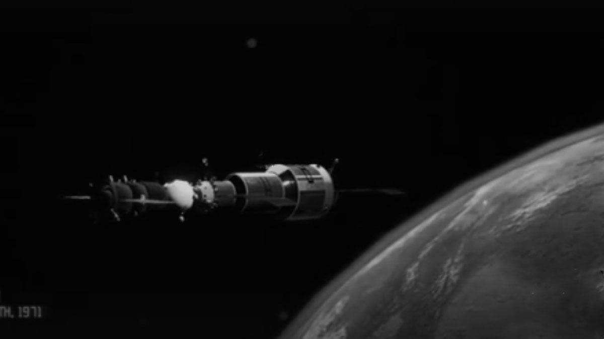 Sin inconvenientes que permitieran adivinar la tragedia. La nave Soyuz, acoplada a la estación orbital, alrededor de la Tierra. (Foto: Captura de TV)