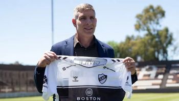 Palermo fue presentado como director técnico de Platense: Quiero dejar una huella importante