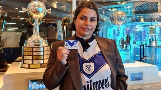 Es hincha de Vélez y consiguió el primer carnet de socio no binario del fútbol argentino
