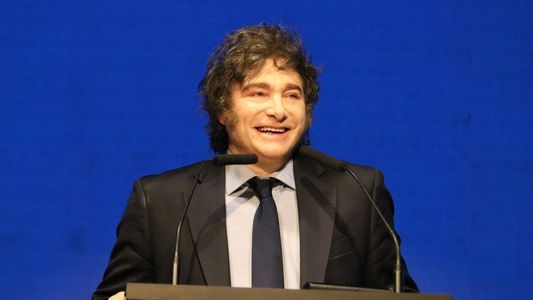 Javier Milei anticipó que si la inflación sigue bajando, en cinco meses podría liberar el cepo al dólar