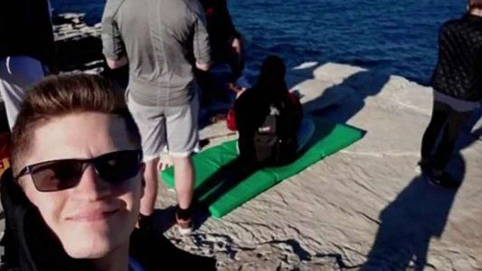 Murió sacándose una selfie: un año después, sus padres publicaron la foto