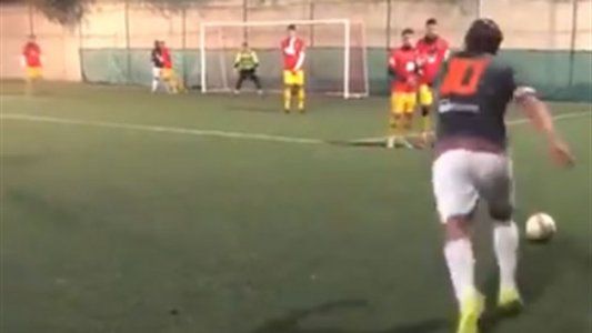El golazo de Francesco Totti en un partido amateur que se viralizó en las redes