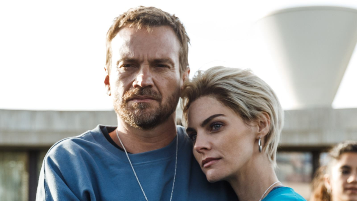 Netflix estrenó la serie española donde la rompe el argentino Guillermo Pfening