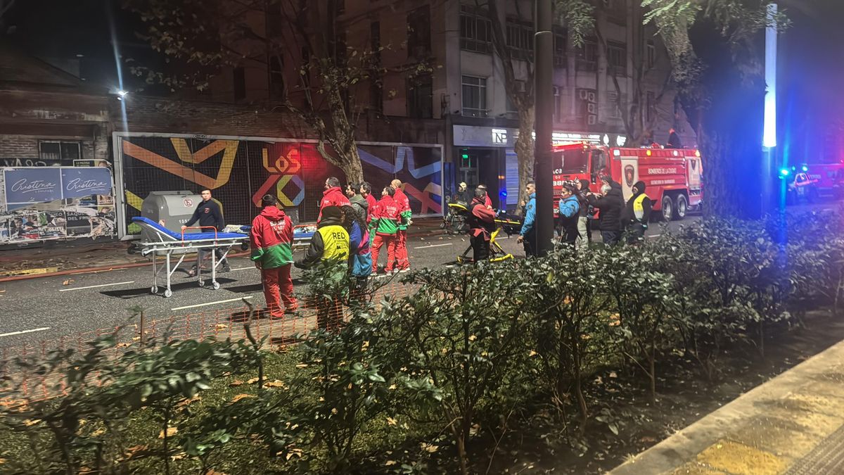 Se incendió en un edificio de Monserrat: 40 familias evacuadas y 11 personas asistidas por el SAME