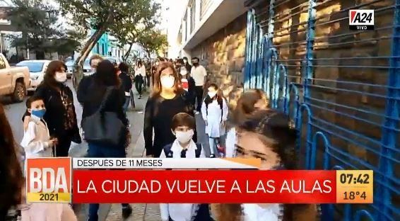 Así vivían chicos y docentes el primer día de escuela tras 11 meses de pandemia