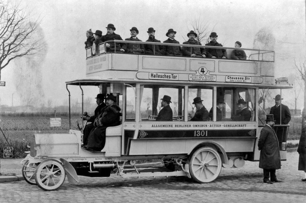 Mercedes-Benz celebra los 125 años del bus