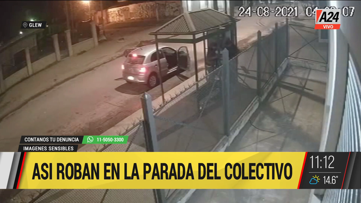 Así delincuentes roban en las paradas de colectivos en Glew. (Captura de Tv)