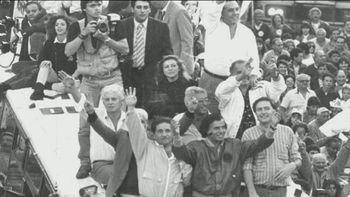 Carlos Menem, minutos antes del ataque en Rosario (Foto: archivo).