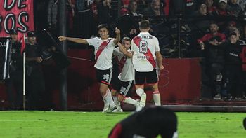River le ganó 1-0 a Newells en Rosario y revalidó su liderazgo