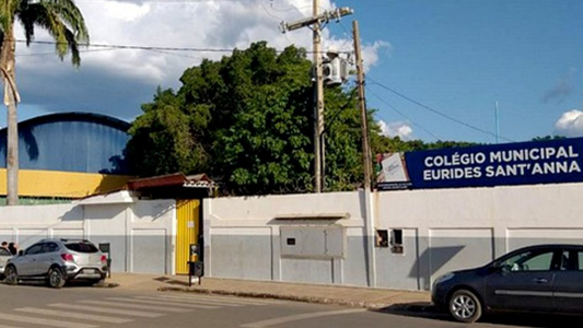 Un joven irrumpió en una escuela y asesinó a una estudiante