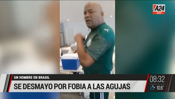 El hombre viral por su fobia a las agujas mientras se vacuna