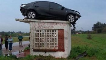 Perdió el control y aterrizó sobre una garita de la ruta 14