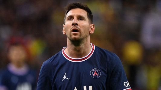 La evidente cara de disgusto de Antonela cuando los hinchas silbaron a Messi