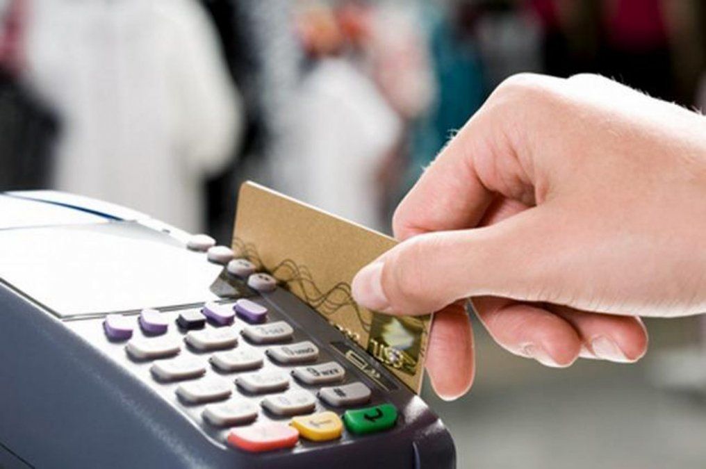 Qué argumentan los comerciantes para esquivarle al uso del posnet y cobrar con tarjeta de débito