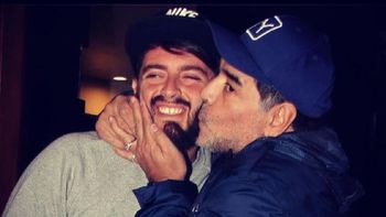 Maradona Junior estuvo presente en un nuevo mural homenaje a Diego en Nápoles