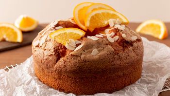 El bizcochuelo de naranja que todos buscan: esponjoso, aromático y fácil de hacer