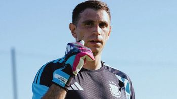 ¿Se pierde el debut? Cómo está el Dibu Martínez en la previa del partido de la Selección Argentina ante Argelia
