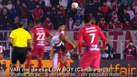 Se filtró el audio entre los árbitros del VAR y Carillo en el primer penal para River